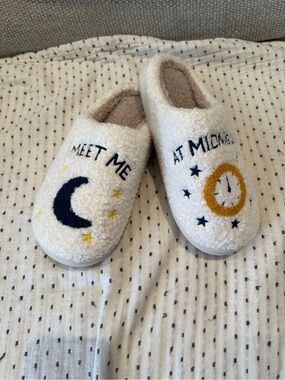 Meet me at Midnight, Taylor Swift themed slippers!
